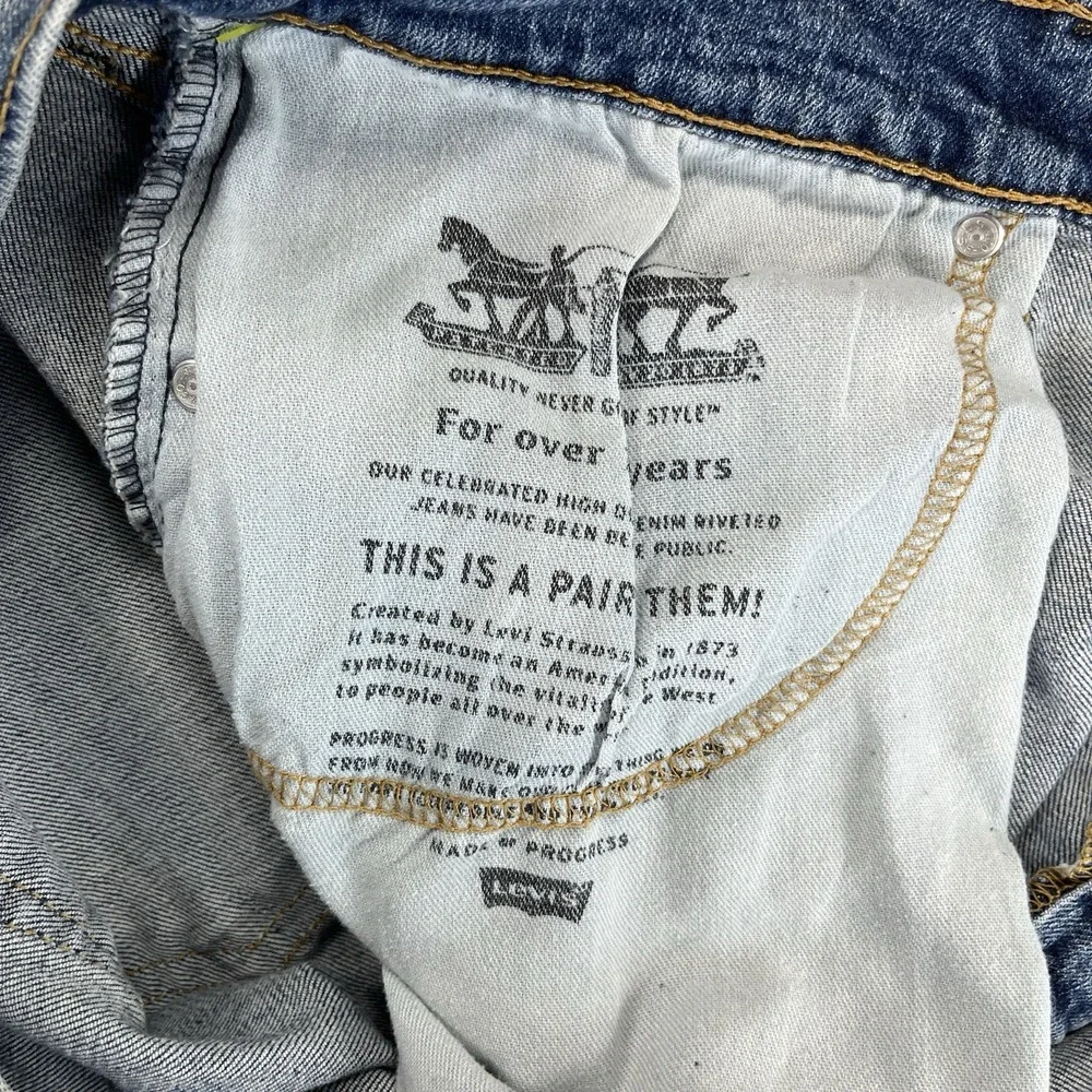 Levi's 505 Men's (34X31) straight leg, relaxed, fit medium wash blue jeans pants